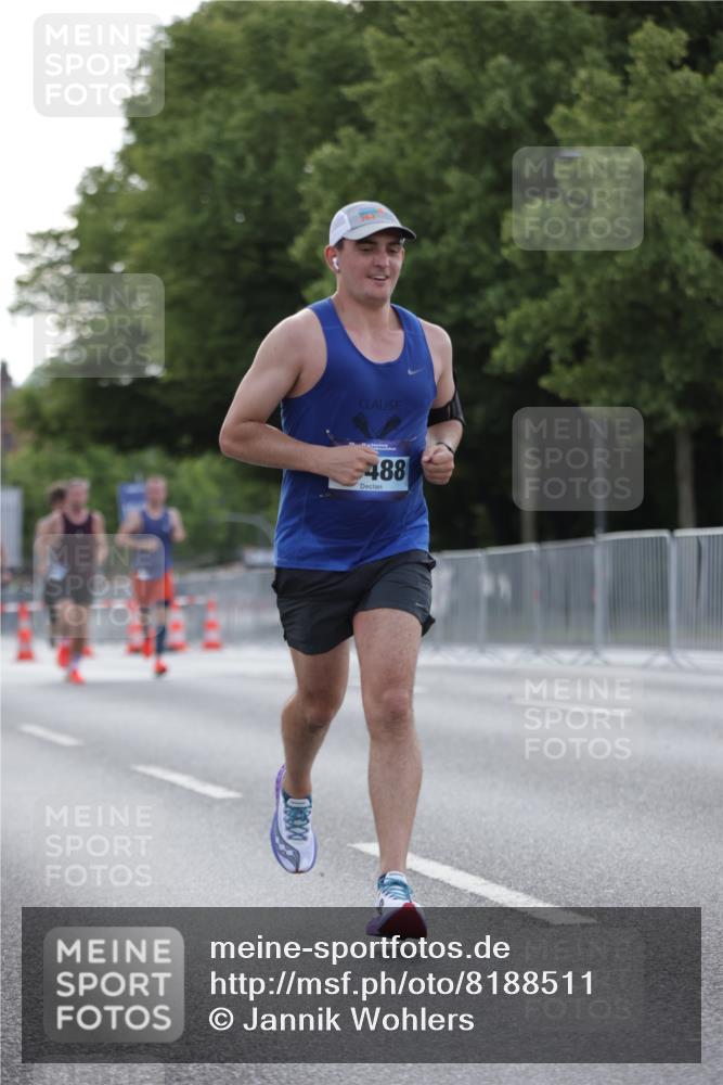 29.06.2025 - hella hamburg halbmarathon Jannik Wohlers http://msf.ph/oto/8188511 29.06.2025 09:44:34 Lombardsbrücke 1827, 3201, 5269, 5367, 6619, 8473, 8731, 10156, 10848, 11169, 12287, 12900, 13838, 13956, 14164, 16377, 16508, 16736, 17488, 18837, 18874 meine-sportfotos.de