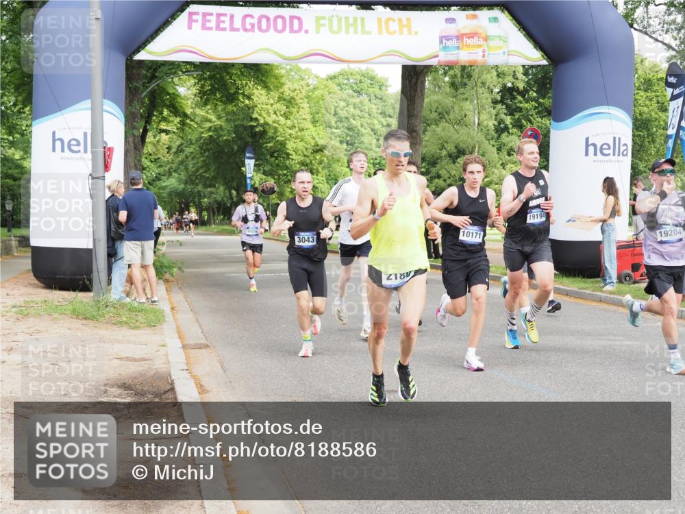 29.06.2025 - hella hamburg halbmarathon MichiJ http://msf.ph/oto/8188586 29.06.2025 10:19:14 Zwischen KM18-KM19 2180, 3043, 6781, 7231, 9137, 10156, 10171, 13838, 14164, 14395, 15253, 15880, 19194, 19203, 19204 meine-sportfotos.de