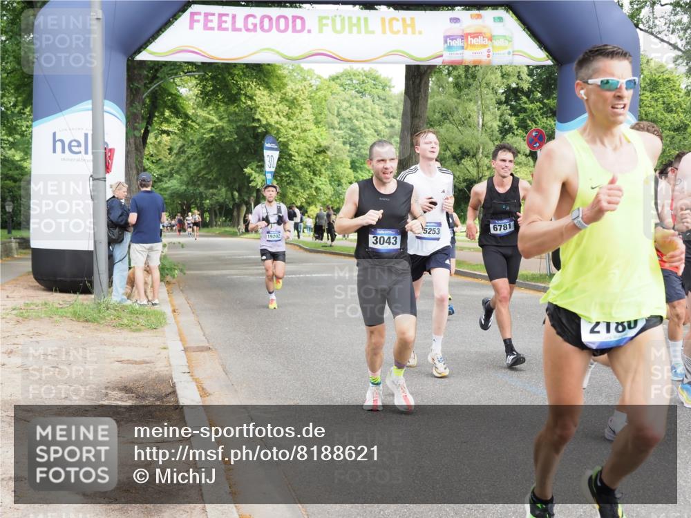 29.06.2025 - hella hamburg halbmarathon MichiJ http://msf.ph/oto/8188621 29.06.2025 10:19:14 Zwischen KM18-KM19 2180, 3043, 6781, 7231, 9137, 10156, 10171, 13838, 14164, 14395, 15253, 15880, 19194, 19203, 19204 meine-sportfotos.de