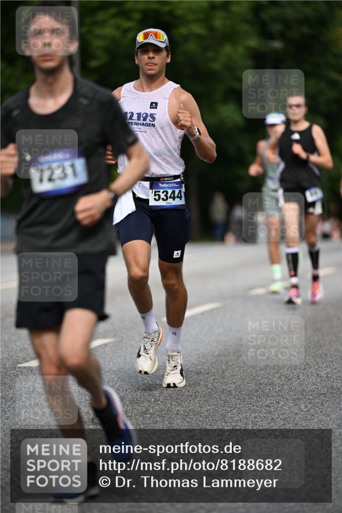 29.06.2025 - hella hamburg halbmarathon Dr. Thomas Lammeyer http://msf.ph/oto/8188682 29.06.2025 09:47:30 Kennedybrücke 1122, 3075, 3968, 5308, 5344, 7231, 7793, 8975, 9047, 9079, 10106, 10173, 10790, 11150 meine-sportfotos.de