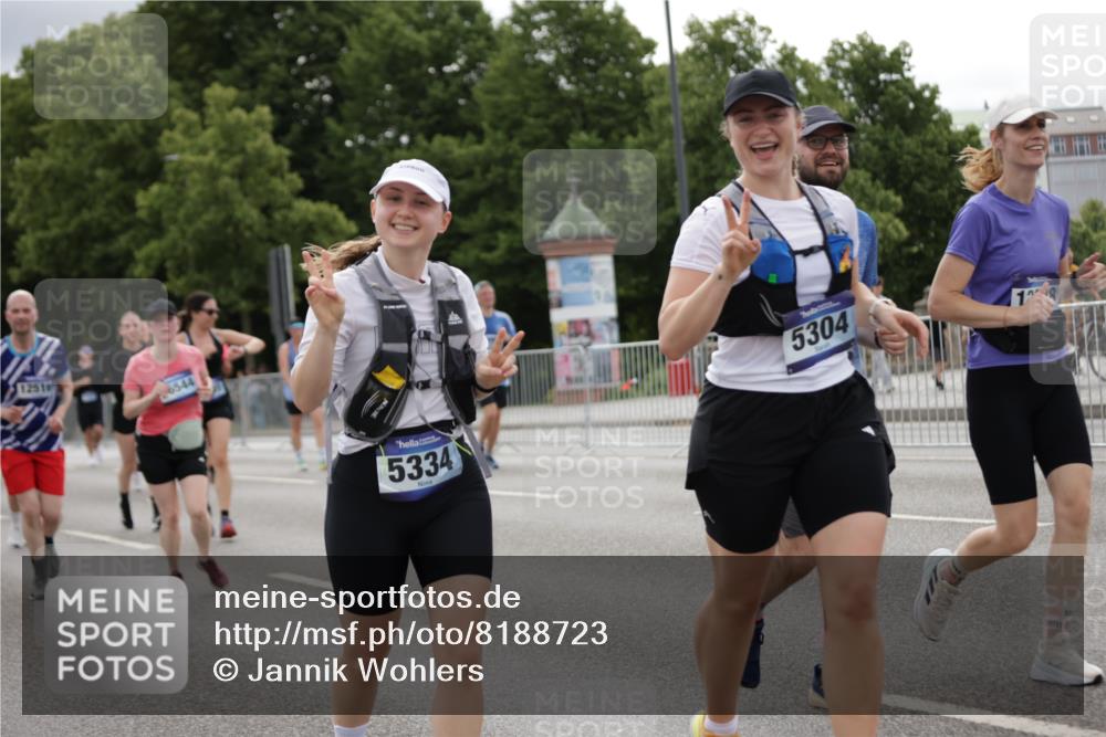 29.06.2025 - hella hamburg halbmarathon Jannik Wohlers http://msf.ph/oto/8188723 29.06.2025 11:12:10 Lombardsbrücke 1405, 4212, 4339, 4709, 4730, 5304, 5334, 5657, 5764, 6157, 6186, 6768, 6769, 6777, 7123, 7144, 7359, 7414, 7745, 7746, 8174, 8242, 8667, 9818, 10254, 10370, 11108, 12304, 12516, 12756, 13828, 14071, 14487, 15398, 15400, 15401, 16544, 17254, 17418, 17471, 17618, 17700, 18139, 18669 meine-sportfotos.de