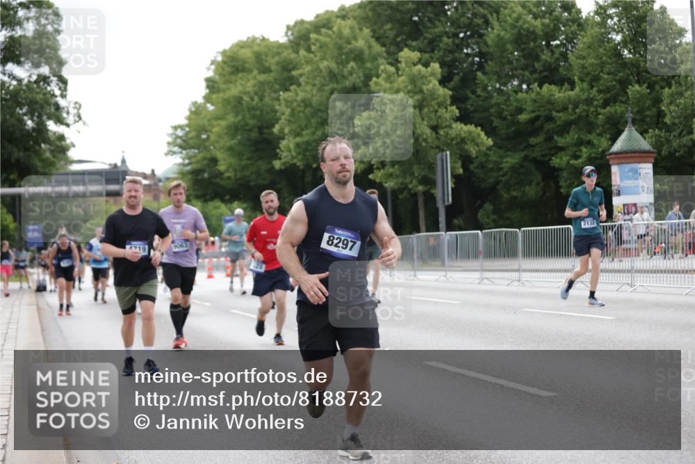29.06.2025 - hella hamburg halbmarathon Jannik Wohlers http://msf.ph/oto/8188732 29.06.2025 10:23:55 Lombardsbrücke 1005, 1009, 1064, 1389, 2132, 2477, 3285, 3579, 3786, 4162, 4464, 4684, 4719, 4993, 6478, 6524, 6526, 7528, 7920, 7975, 8167, 8187, 8297, 9063, 11306, 12210, 13380, 13573, 13711, 14143, 14433, 14439, 14824, 15456, 16345, 16861, 17147, 17262, 17414, 17559, 17560, 18077, 18109, 18132 meine-sportfotos.de