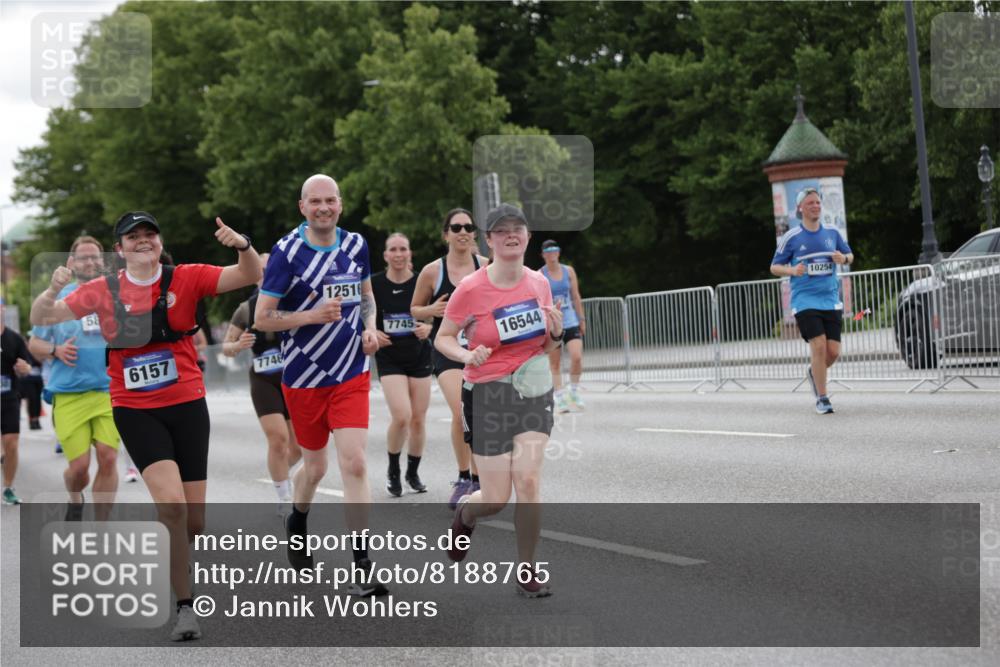 29.06.2025 - hella hamburg halbmarathon Jannik Wohlers http://msf.ph/oto/8188765 29.06.2025 11:12:11 Lombardsbrücke 1405, 3090, 4212, 4339, 4709, 4730, 5304, 5334, 5764, 6157, 6186, 6768, 6769, 6777, 7123, 7144, 7359, 7414, 7745, 7746, 8174, 8242, 8667, 9818, 10254, 10370, 11108, 12304, 12516, 12756, 13828, 13839, 14071, 14487, 15400, 15401, 16544, 17254, 17418, 17471, 17618, 17700, 18139, 18669 meine-sportfotos.de