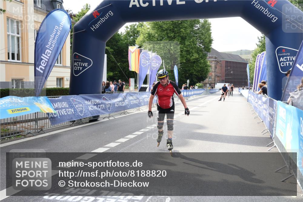 29.06.2025 - hella hamburg halbmarathon Strokosch-Dieckow http://msf.ph/oto/8188820 29.06.2025 09:29:22 Ziel 20020, 20090, 20364, 20369, 20453, 20501 meine-sportfotos.de