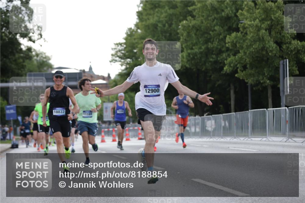 29.06.2025 - hella hamburg halbmarathon Jannik Wohlers http://msf.ph/oto/8188854 29.06.2025 09:44:37 Lombardsbrücke 1827, 3201, 5269, 5367, 6619, 8473, 8731, 10156, 10486, 10848, 11169, 12287, 12900, 13838, 13956, 14140, 14164, 15883, 16377, 16508, 16713, 16736, 17428, 17488, 18837, 18871, 18874, 19142 meine-sportfotos.de