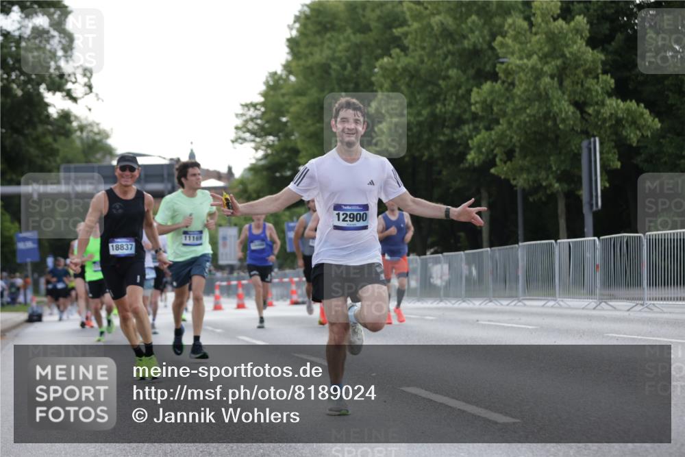 29.06.2025 - hella hamburg halbmarathon Jannik Wohlers http://msf.ph/oto/8189024 29.06.2025 09:44:37 Lombardsbrücke 1827, 3201, 5269, 5367, 6619, 8473, 8731, 10156, 10486, 10848, 11169, 12287, 12900, 13838, 13956, 14140, 14164, 15883, 16377, 16508, 16713, 16736, 17428, 17488, 18837, 18871, 18874, 19142 meine-sportfotos.de