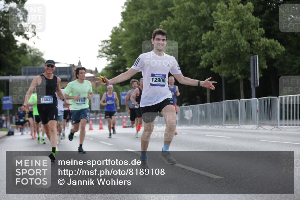 29.06.2025 - hella hamburg halbmarathon Jannik Wohlers http://msf.ph/oto/8189108 29.06.2025 09:44:37 Lombardsbrücke 1827, 3201, 5269, 5367, 6619, 8473, 8731, 10156, 10486, 10848, 11169, 12287, 12900, 13838, 13956, 14140, 14164, 15883, 16377, 16508, 16713, 16736, 17428, 17488, 18837, 18871, 18874, 19142 meine-sportfotos.de