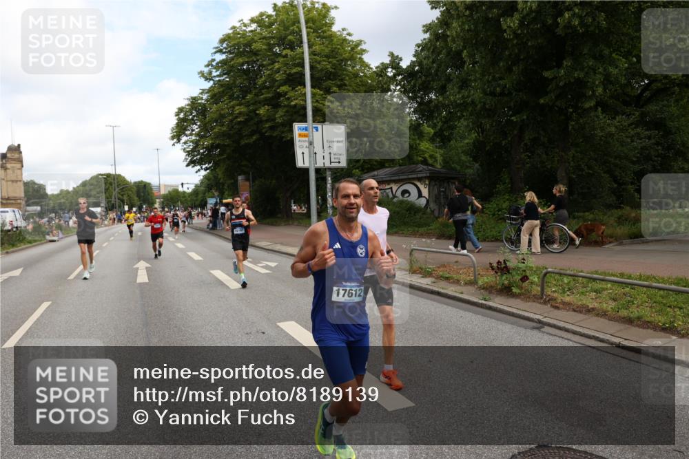 29.06.2025 - hella hamburg halbmarathon Yannick Fuchs http://msf.ph/oto/8189139 29.06.2025 10:30:46 20KM 2399, 2774, 3809, 3843, 4062, 6829, 6990, 6993, 10477, 12447, 12488, 13343, 13419, 14601, 14875, 15115, 15161, 15348, 16119, 17217, 17329, 17612, 17691, 18600 meine-sportfotos.de