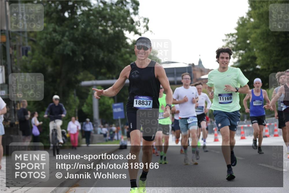 29.06.2025 - hella hamburg halbmarathon Jannik Wohlers http://msf.ph/oto/8189166 29.06.2025 09:44:38 Lombardsbrücke 1827, 2746, 3201, 5269, 5367, 6619, 8731, 10156, 10486, 10848, 11169, 12287, 12595, 12900, 13838, 13956, 14140, 14164, 15883, 16377, 16508, 16713, 16818, 17428, 17488, 18737, 18837, 18871, 18874, 19142 meine-sportfotos.de