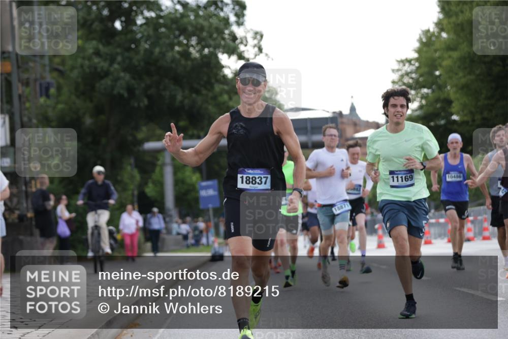 29.06.2025 - hella hamburg halbmarathon Jannik Wohlers http://msf.ph/oto/8189215 29.06.2025 09:44:38 Lombardsbrücke 1827, 2746, 3201, 5269, 5367, 6619, 8731, 10156, 10486, 10848, 11169, 12287, 12595, 12900, 13838, 13956, 14140, 14164, 15883, 16377, 16508, 16713, 16818, 17428, 17488, 18737, 18837, 18871, 18874, 19142 meine-sportfotos.de