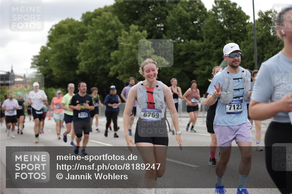 29.06.2025 - hella hamburg halbmarathon Jannik Wohlers http://msf.ph/oto/8189247 29.06.2025 11:12:20 Lombardsbrücke 1405, 1864, 1874, 3090, 3512, 4004, 4011, 4045, 4339, 4709, 4730, 5765, 6157, 6768, 6769, 6777, 7123, 7144, 7163, 7406, 7414, 7428, 7745, 7746, 8174, 10254, 11108, 12516, 13091, 13828, 13839, 14538, 15400, 15401, 15855, 16411, 16544, 17471, 17700, 17875, 18139, 18669 meine-sportfotos.de