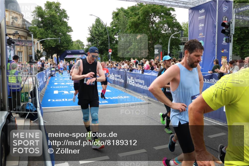 29.06.2025 - hella hamburg halbmarathon Zöllner http://msf.ph/oto/8189312 29.06.2025 10:44:26 Ziel 1057, 1220, 1902, 4310, 4691, 7191, 12327, 12528, 16547, 16803, 18806 meine-sportfotos.de