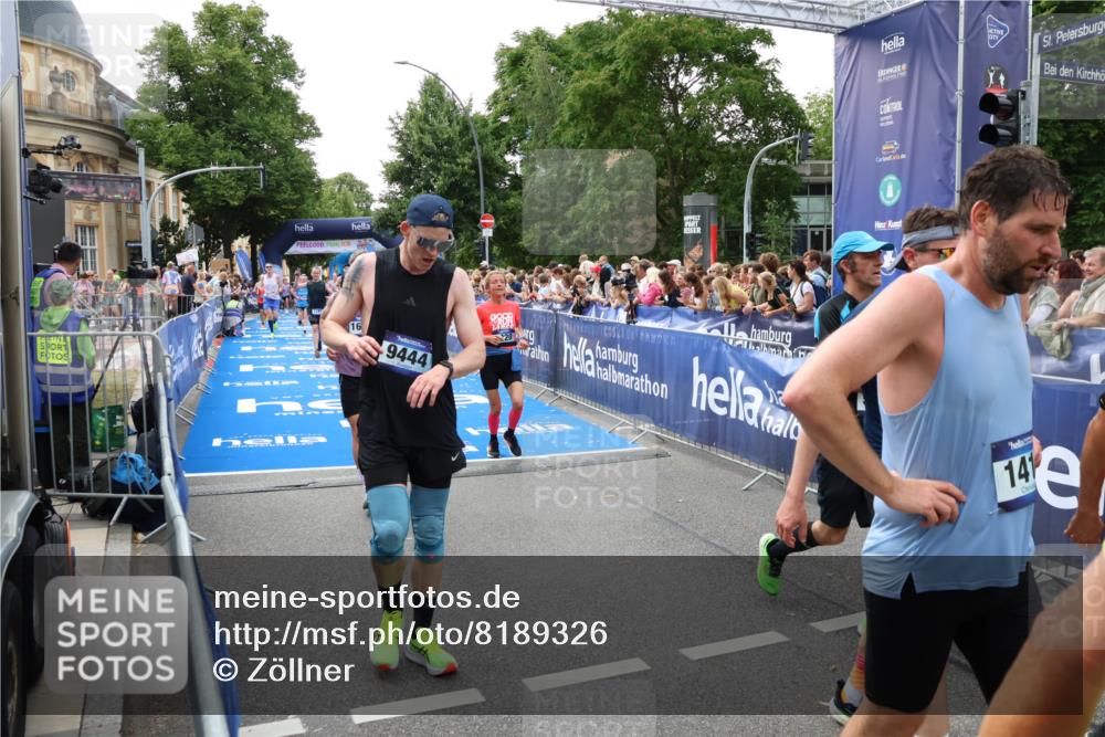 29.06.2025 - hella hamburg halbmarathon Zöllner http://msf.ph/oto/8189326 29.06.2025 10:44:27 Ziel 1057, 1220, 1902, 4310, 4691, 7191, 12327, 12528, 14667, 16547, 16803, 17729, 18806 meine-sportfotos.de