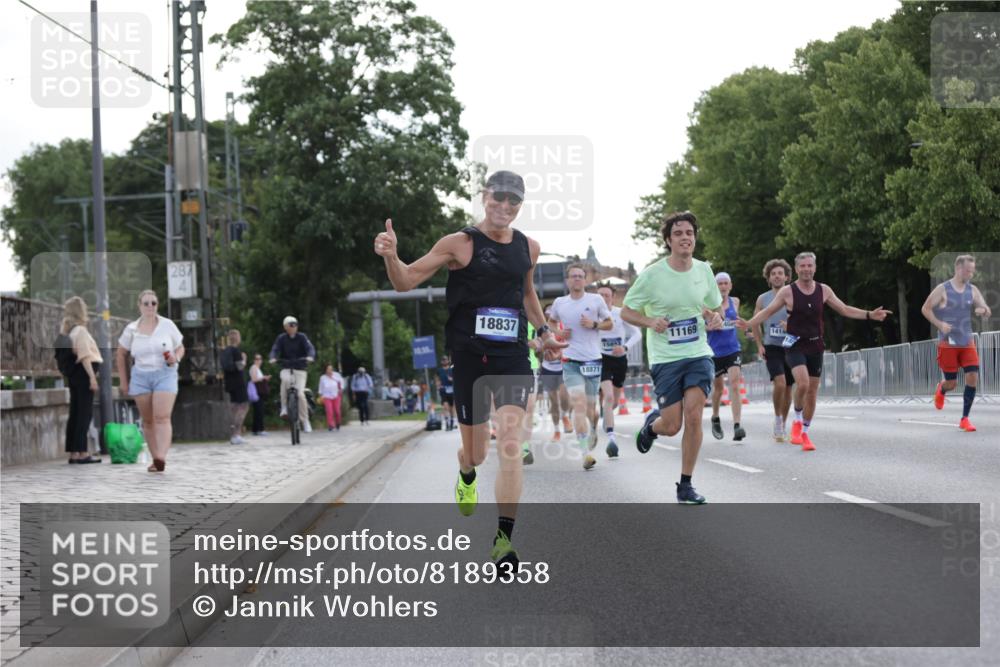 29.06.2025 - hella hamburg halbmarathon Jannik Wohlers http://msf.ph/oto/8189358 29.06.2025 09:44:39 Lombardsbrücke 1827, 2746, 3201, 5269, 5367, 6619, 6781, 10156, 10486, 10848, 11169, 12287, 12595, 12900, 13838, 13956, 14140, 14164, 15883, 16377, 16508, 16713, 16818, 17428, 17488, 18737, 18837, 18871, 18874, 19142 meine-sportfotos.de