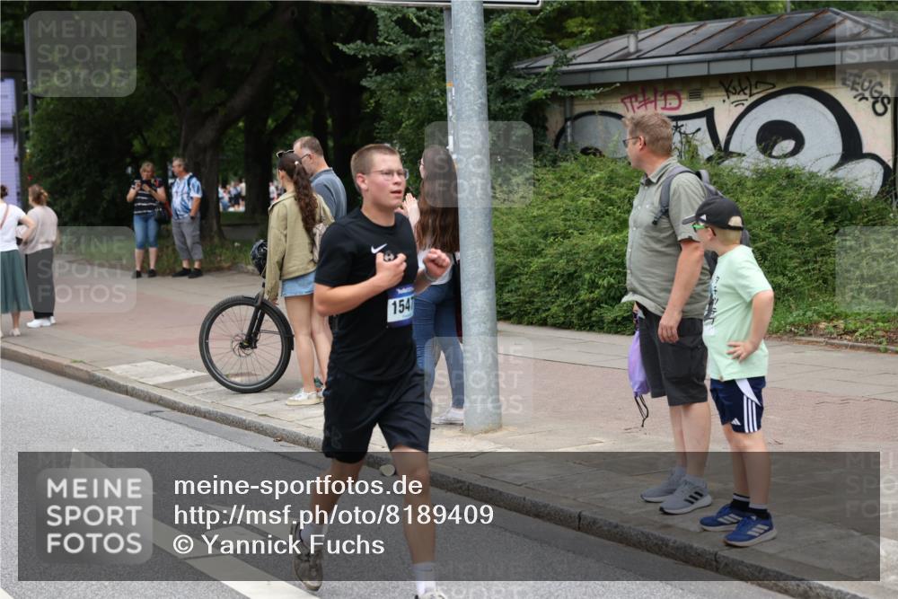 29.06.2025 - hella hamburg halbmarathon Yannick Fuchs http://msf.ph/oto/8189409 29.06.2025 11:21:42 20KM 2294, 2489, 2505, 2703, 2751, 3571, 3707, 3728, 3822, 4597, 4824, 4826, 4924, 5625, 6307, 6578, 6710, 6724, 7013, 7228, 7295, 8538, 8738, 9603, 10013, 10240, 10354, 10374, 10594, 10907, 11269, 12663, 13418, 14029, 14216, 14347, 14770, 14803, 15024, 15471, 15660, 16381, 16821, 16886, 16999, 17103, 17224, 17438, 17513, 17944, 18077, 18503 meine-sportfotos.de