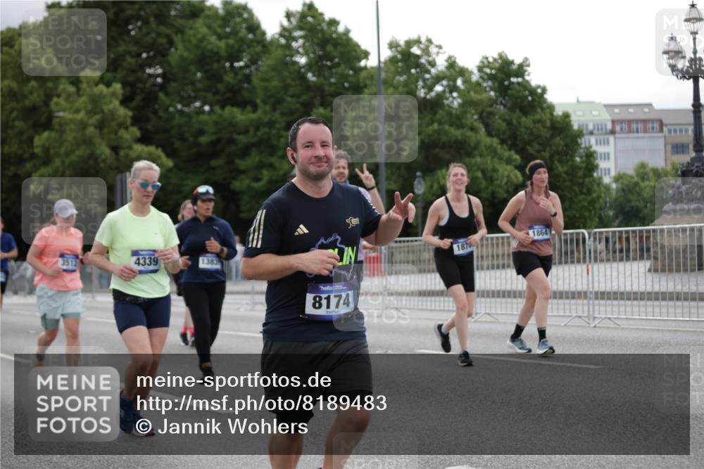 29.06.2025 - hella hamburg halbmarathon Jannik Wohlers http://msf.ph/oto/8189483 29.06.2025 11:12:24 Lombardsbrücke 1084, 1178, 1864, 1874, 3090, 3512, 3988, 3989, 4004, 4011, 4045, 4339, 4730, 5765, 6768, 6769, 6777, 7123, 7144, 7163, 7406, 7428, 8174, 10254, 13091, 13839, 14538, 15400, 15401, 15855, 16411, 17471, 17700, 17875, 18139, 18669 meine-sportfotos.de