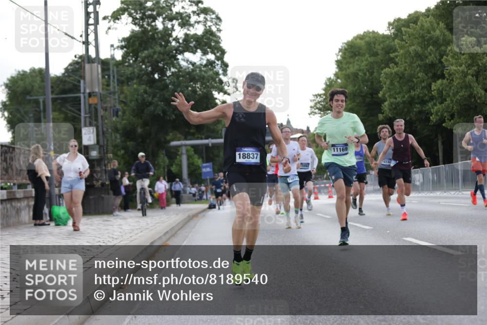 29.06.2025 - hella hamburg halbmarathon Jannik Wohlers http://msf.ph/oto/8189540 29.06.2025 09:44:39 Lombardsbrücke 1827, 2746, 3201, 5269, 5367, 6619, 6781, 10156, 10486, 10848, 11169, 12287, 12595, 12900, 13838, 13956, 14140, 14164, 15883, 16377, 16508, 16713, 16818, 17428, 17488, 18737, 18837, 18871, 18874, 19142 meine-sportfotos.de
