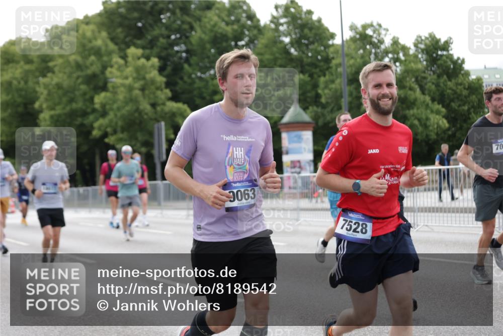 29.06.2025 - hella hamburg halbmarathon Jannik Wohlers http://msf.ph/oto/8189542 29.06.2025 10:23:59 Lombardsbrücke 1005, 1009, 1064, 2132, 2477, 3285, 3786, 4162, 4464, 4684, 4719, 6478, 6524, 6526, 7528, 7920, 7975, 8167, 8187, 8297, 9063, 12210, 13380, 13573, 13638, 13711, 14143, 14824, 16345, 16861, 17147, 17559, 17560, 18077, 18109, 18132, 19080 meine-sportfotos.de