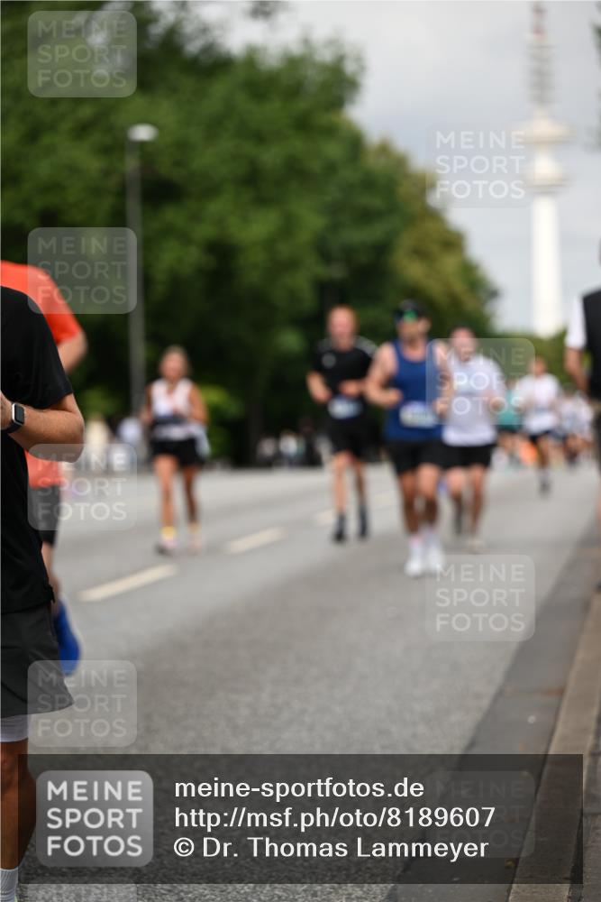 29.06.2025 - hella hamburg halbmarathon Dr. Thomas Lammeyer http://msf.ph/oto/8189607 29.06.2025 10:10:59 Kennedybrücke 1245, 4550, 5951, 6314, 6572, 6664, 8960, 9560, 10212, 10297, 10736, 10886 meine-sportfotos.de