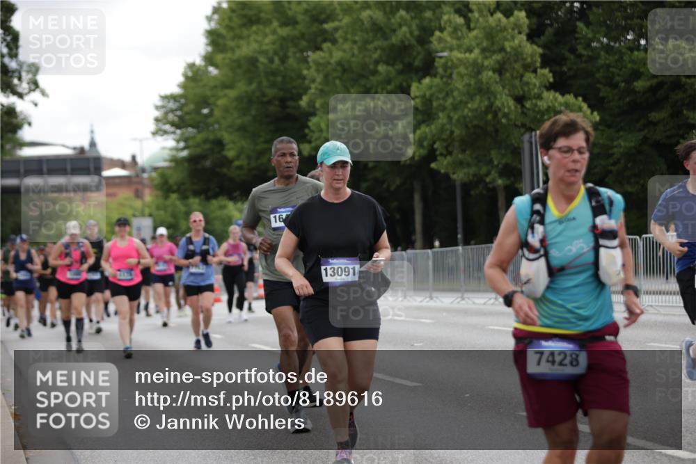 29.06.2025 - hella hamburg halbmarathon Jannik Wohlers http://msf.ph/oto/8189616 29.06.2025 11:12:28 Lombardsbrücke 1084, 1178, 1864, 1874, 3090, 3512, 3988, 3989, 4004, 4011, 4045, 5765, 7163, 7406, 7428, 8174, 8331, 9515, 13091, 13591, 13839, 14538, 15400, 15401, 15855, 16411, 16825, 17471, 17875, 18669 meine-sportfotos.de