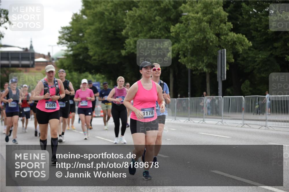 29.06.2025 - hella hamburg halbmarathon Jannik Wohlers http://msf.ph/oto/8189678 29.06.2025 11:12:33 Lombardsbrücke 1084, 1178, 1864, 1874, 2857, 3045, 3047, 3331, 3512, 3582, 3583, 3862, 3988, 3989, 4004, 4011, 4045, 5078, 5130, 5441, 5765, 7163, 7406, 7428, 8331, 8836, 9263, 9334, 9515, 9909, 13091, 13591, 14538, 15855, 16411, 16610, 16825, 17875, 18608 meine-sportfotos.de