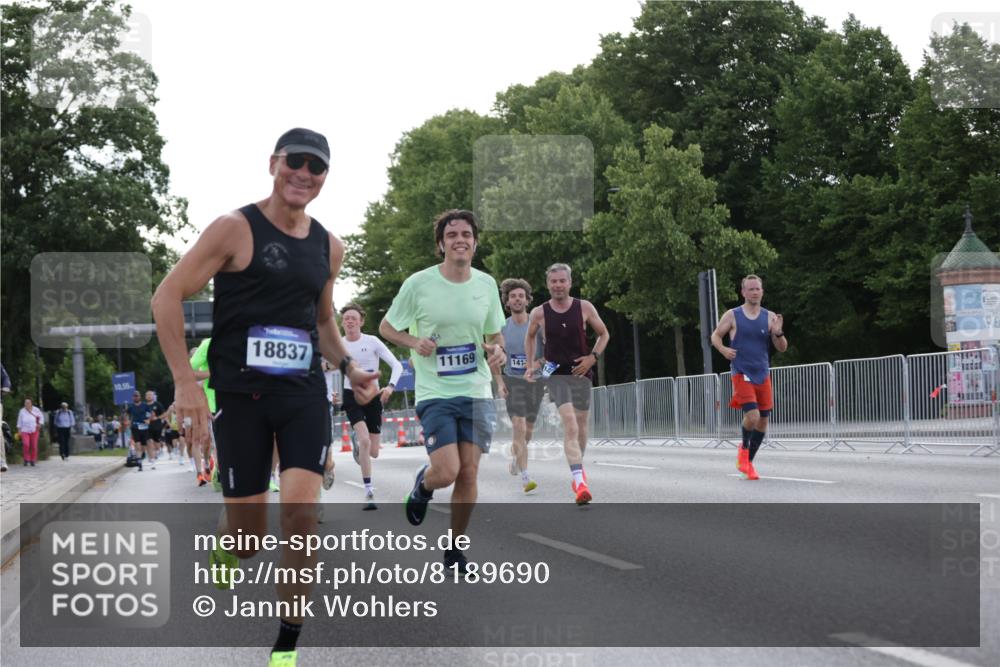 29.06.2025 - hella hamburg halbmarathon Jannik Wohlers http://msf.ph/oto/8189690 29.06.2025 09:44:39 Lombardsbrücke 1827, 2746, 3201, 5269, 5367, 6619, 6781, 10156, 10486, 10848, 11169, 12287, 12595, 12900, 13838, 13956, 14140, 14164, 15883, 16377, 16508, 16713, 16818, 17428, 17488, 18737, 18837, 18871, 18874, 19142 meine-sportfotos.de