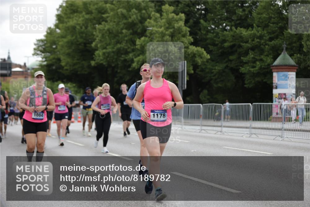 29.06.2025 - hella hamburg halbmarathon Jannik Wohlers http://msf.ph/oto/8189782 29.06.2025 11:12:34 Lombardsbrücke 1084, 1178, 2857, 3045, 3047, 3331, 3512, 3582, 3583, 3862, 3988, 3989, 4004, 4011, 4045, 5078, 5130, 5441, 7163, 7406, 7428, 8331, 8836, 9263, 9334, 9515, 9909, 13091, 13591, 14538, 14998, 15667, 15670, 15855, 16411, 16610, 16825, 17875, 18608 meine-sportfotos.de