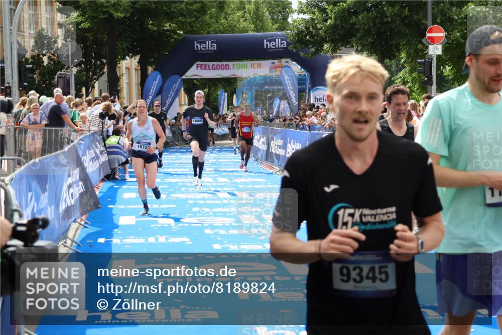 29.06.2025 - hella hamburg halbmarathon Zöllner http://msf.ph/oto/8189824 29.06.2025 10:34:10 Ziel 7884, 9376, 11019, 11202, 13066, 14448, 16724, 17751, 17877 meine-sportfotos.de