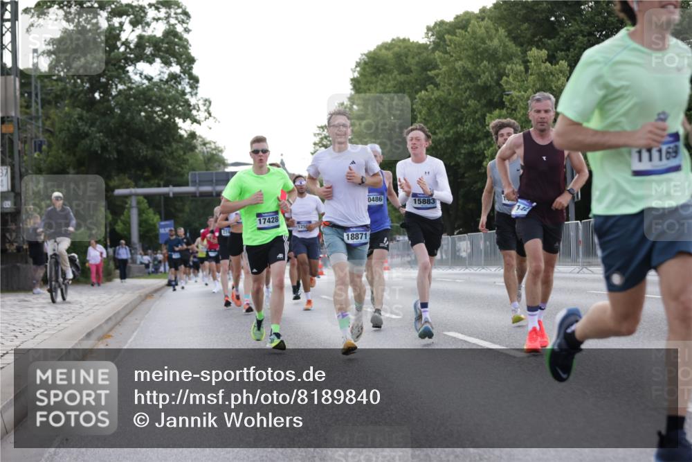29.06.2025 - hella hamburg halbmarathon Jannik Wohlers http://msf.ph/oto/8189840 29.06.2025 09:44:41 Lombardsbrücke 1827, 2746, 3201, 5269, 5367, 6619, 6781, 10156, 10486, 10848, 11169, 12595, 12900, 13838, 14140, 14164, 14289, 15883, 16377, 16508, 16713, 16818, 17428, 17488, 18737, 18837, 18871, 18874, 19142 meine-sportfotos.de