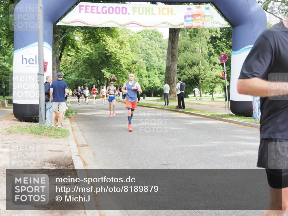 29.06.2025 - hella hamburg halbmarathon MichiJ http://msf.ph/oto/8189879 29.06.2025 10:19:34 Zwischen KM18-KM19 3189, 5308, 10173, 16713, 16818 meine-sportfotos.de