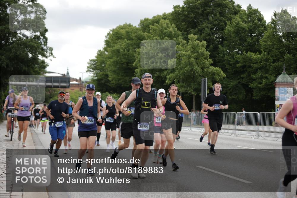 29.06.2025 - hella hamburg halbmarathon Jannik Wohlers http://msf.ph/oto/8189883 29.06.2025 11:12:38 Lombardsbrücke 1084, 1178, 1848, 2857, 3045, 3047, 3331, 3582, 3583, 3862, 3988, 3989, 4045, 5078, 5130, 5441, 7163, 8331, 8836, 9263, 9334, 9515, 9909, 11503, 13591, 14538, 14998, 15335, 15667, 15670, 15855, 16411, 16610, 16825, 18608 meine-sportfotos.de