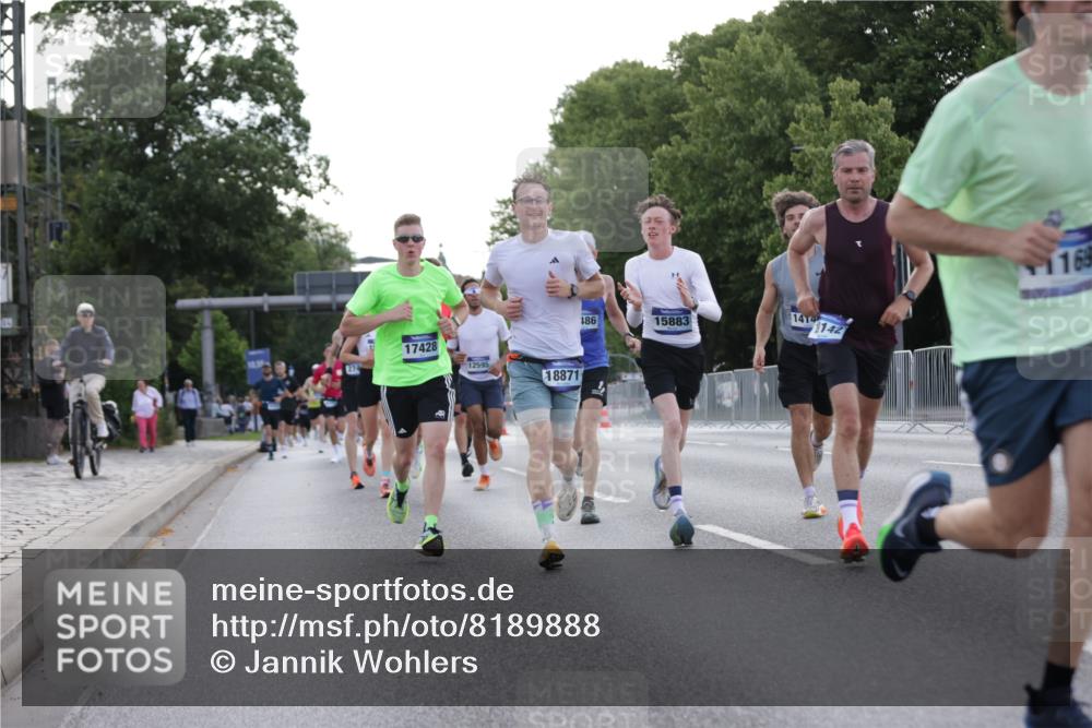 29.06.2025 - hella hamburg halbmarathon Jannik Wohlers http://msf.ph/oto/8189888 29.06.2025 09:44:41 Lombardsbrücke 1827, 2746, 3201, 5269, 5367, 6619, 6781, 10156, 10486, 10848, 11169, 12595, 12900, 13838, 14140, 14164, 14289, 15883, 16377, 16508, 16713, 16818, 17428, 17488, 18737, 18837, 18871, 18874, 19142 meine-sportfotos.de