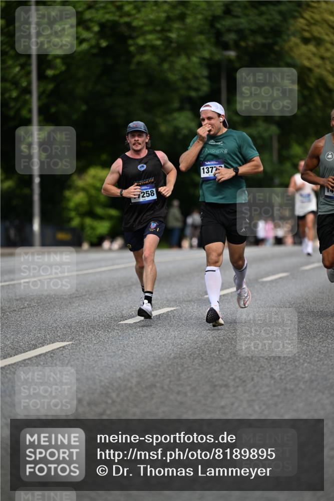 29.06.2025 - hella hamburg halbmarathon Dr. Thomas Lammeyer http://msf.ph/oto/8189895 29.06.2025 09:47:35 Kennedybrücke 1065, 1122, 2879, 3075, 3968, 4678, 5308, 5344, 7231, 7349, 7793, 8975, 9047, 9079, 10106, 10173, 10790 meine-sportfotos.de