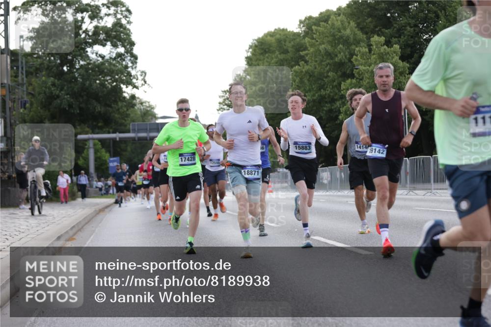 29.06.2025 - hella hamburg halbmarathon Jannik Wohlers http://msf.ph/oto/8189938 29.06.2025 09:44:41 Lombardsbrücke 1827, 2746, 3201, 5269, 5367, 6619, 6781, 10156, 10486, 10848, 11169, 12595, 12900, 13838, 14140, 14164, 14289, 15883, 16377, 16508, 16713, 16818, 17428, 17488, 18737, 18837, 18871, 18874, 19142 meine-sportfotos.de