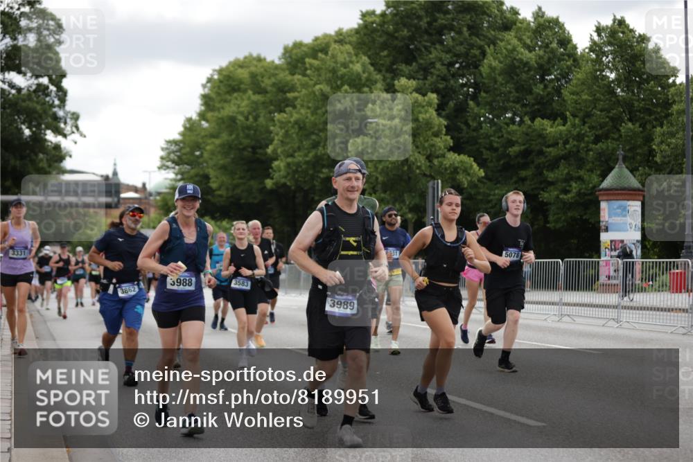 29.06.2025 - hella hamburg halbmarathon Jannik Wohlers http://msf.ph/oto/8189951 29.06.2025 11:12:39 Lombardsbrücke 1084, 1178, 1848, 2857, 3045, 3047, 3331, 3582, 3583, 3862, 3988, 3989, 4045, 5078, 5130, 5441, 7163, 7568, 8331, 8836, 9263, 9334, 9515, 9669, 9909, 11503, 13591, 14538, 14998, 15335, 15667, 15670, 15855, 16610, 16825, 18608 meine-sportfotos.de