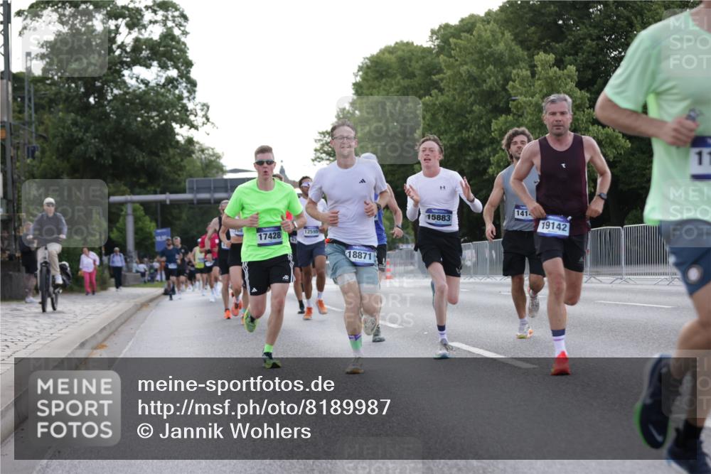 29.06.2025 - hella hamburg halbmarathon Jannik Wohlers http://msf.ph/oto/8189987 29.06.2025 09:44:41 Lombardsbrücke 1827, 2746, 3201, 5269, 5367, 6619, 6781, 10156, 10486, 10848, 11169, 12595, 12900, 13838, 14140, 14164, 14289, 15883, 16377, 16508, 16713, 16818, 17428, 17488, 18737, 18837, 18871, 18874, 19142 meine-sportfotos.de