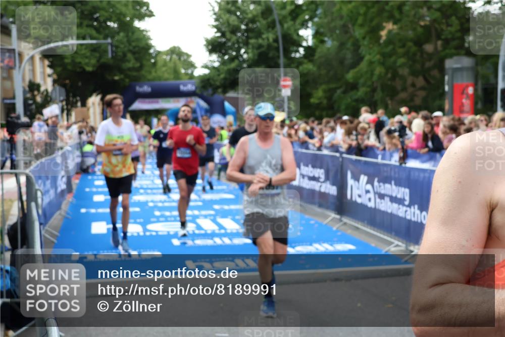 29.06.2025 - hella hamburg halbmarathon Zöllner http://msf.ph/oto/8189991 29.06.2025 10:44:35 Ziel 1057, 1468, 2365, 2402, 3305, 5476, 6495, 7322, 7710, 8928, 12554, 12711, 14351, 14464, 14667, 14798, 15862, 17097, 17729, 18539, 18765 meine-sportfotos.de