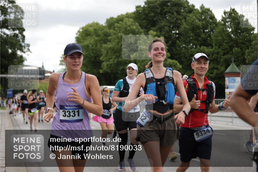 29.06.2025 - hella hamburg halbmarathon Jannik Wohlers http://msf.ph/oto/8190033 29.06.2025 11:12:43 Lombardsbrücke 1084, 1848, 2857, 3045, 3047, 3331, 3582, 3583, 3862, 3988, 3989, 5078, 5130, 5441, 7568, 7574, 8331, 8634, 8785, 8836, 9263, 9334, 9399, 9515, 9669, 9909, 10681, 11289, 11503, 12225, 13591, 14954, 14998, 15335, 15667, 15670, 15711, 15814, 16610, 16825, 17235, 18608, 19123 meine-sportfotos.de