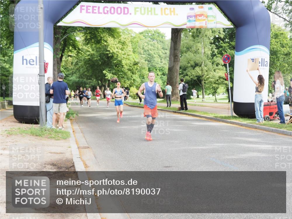 29.06.2025 - hella hamburg halbmarathon MichiJ http://msf.ph/oto/8190037 29.06.2025 10:19:34 Zwischen KM18-KM19 3189, 5308, 10173, 16713, 16818 meine-sportfotos.de