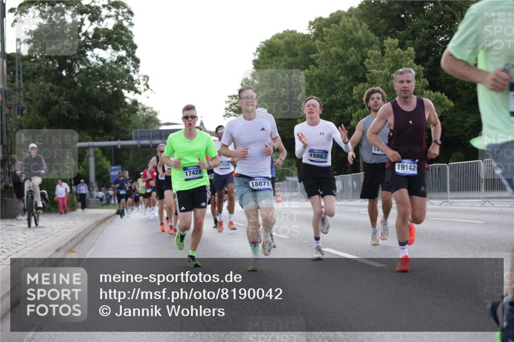 29.06.2025 - hella hamburg halbmarathon Jannik Wohlers http://msf.ph/oto/8190042 29.06.2025 09:44:41 Lombardsbrücke 1827, 2746, 3201, 5269, 5367, 6619, 6781, 10156, 10486, 10848, 11169, 12595, 12900, 13838, 14140, 14164, 14289, 15883, 16377, 16508, 16713, 16818, 17428, 17488, 18737, 18837, 18871, 18874, 19142 meine-sportfotos.de