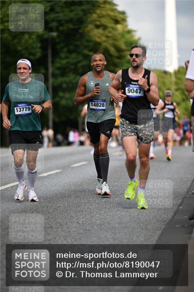 29.06.2025 - hella hamburg halbmarathon Dr. Thomas Lammeyer http://msf.ph/oto/8190047 29.06.2025 09:47:35 Kennedybrücke 1065, 1122, 2879, 3075, 3968, 4678, 5308, 5344, 7231, 7349, 7793, 8975, 9047, 9079, 10106, 10173, 10790 meine-sportfotos.de