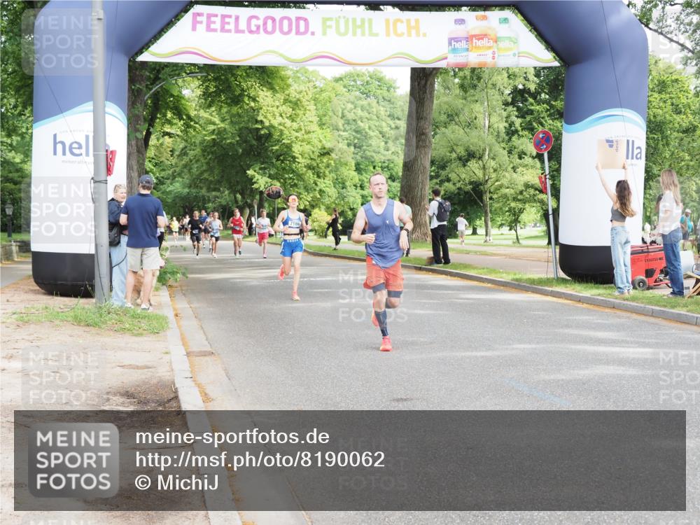 29.06.2025 - hella hamburg halbmarathon MichiJ http://msf.ph/oto/8190062 29.06.2025 10:19:34 Zwischen KM18-KM19 3189, 5308, 10173, 16713, 16818 meine-sportfotos.de