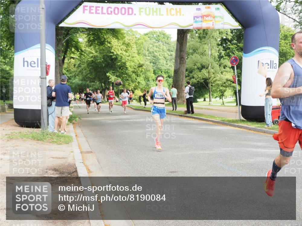 29.06.2025 - hella hamburg halbmarathon MichiJ http://msf.ph/oto/8190084 29.06.2025 10:19:36 Zwischen KM18-KM19 3189, 5308, 10173, 16713 meine-sportfotos.de