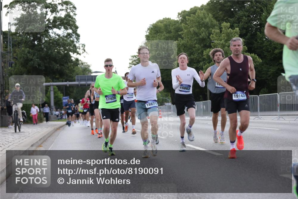 29.06.2025 - hella hamburg halbmarathon Jannik Wohlers http://msf.ph/oto/8190091 29.06.2025 09:44:41 Lombardsbrücke 1827, 2746, 3201, 5269, 5367, 6619, 6781, 10156, 10486, 10848, 11169, 12595, 12900, 13838, 14140, 14164, 14289, 15883, 16377, 16508, 16713, 16818, 17428, 17488, 18737, 18837, 18871, 18874, 19142 meine-sportfotos.de