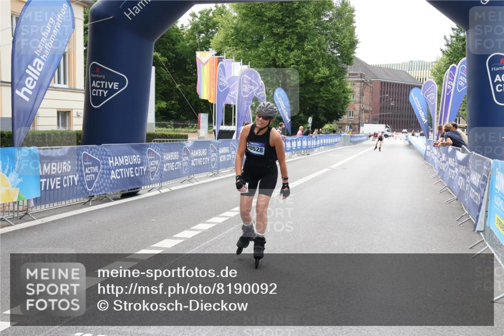 29.06.2025 - hella hamburg halbmarathon Strokosch-Dieckow http://msf.ph/oto/8190092 29.06.2025 09:30:21 Ziel 20301, 20528 meine-sportfotos.de