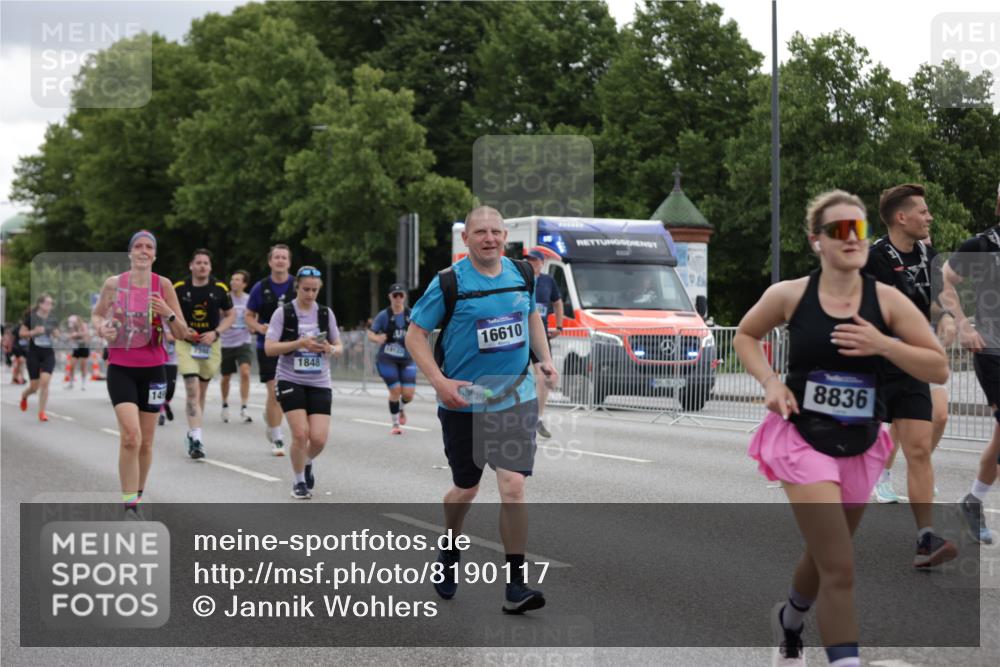 29.06.2025 - hella hamburg halbmarathon Jannik Wohlers http://msf.ph/oto/8190117 29.06.2025 11:12:46 Lombardsbrücke 1848, 2857, 3045, 3047, 3331, 3582, 3583, 3862, 5078, 5130, 5330, 5441, 7568, 7574, 7806, 8331, 8634, 8785, 8836, 9263, 9334, 9399, 9515, 9669, 9909, 10681, 11289, 11503, 12225, 13591, 14954, 14998, 15335, 15667, 15670, 15711, 15814, 16610, 16825, 17235, 18608, 19123 meine-sportfotos.de