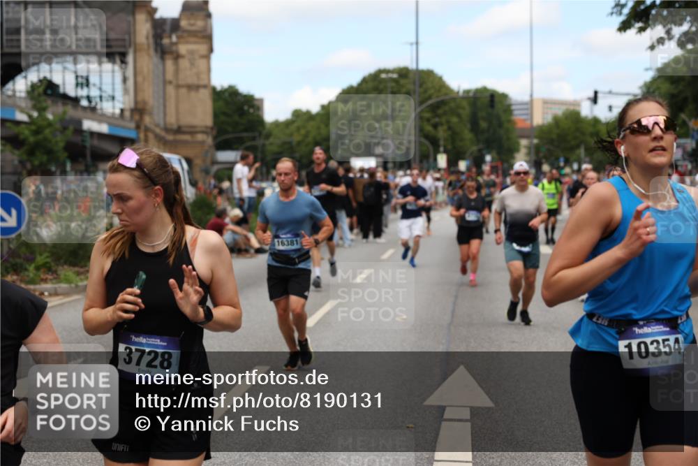 29.06.2025 - hella hamburg halbmarathon Yannick Fuchs http://msf.ph/oto/8190131 29.06.2025 11:21:47 20KM 1836, 2294, 2489, 2505, 2703, 3424, 3571, 3707, 3728, 3822, 4164, 4597, 4824, 4826, 4924, 5625, 6307, 6578, 6620, 6710, 6724, 7013, 7228, 7295, 8538, 8738, 9078, 9598, 9603, 10013, 10240, 10354, 10435, 10907, 11269, 11859, 12663, 13418, 14029, 14118, 14216, 14347, 14770, 14803, 15024, 15471, 15660, 16381, 16821, 16886, 16999, 17103, 17224, 17438, 17513, 17944 meine-sportfotos.de