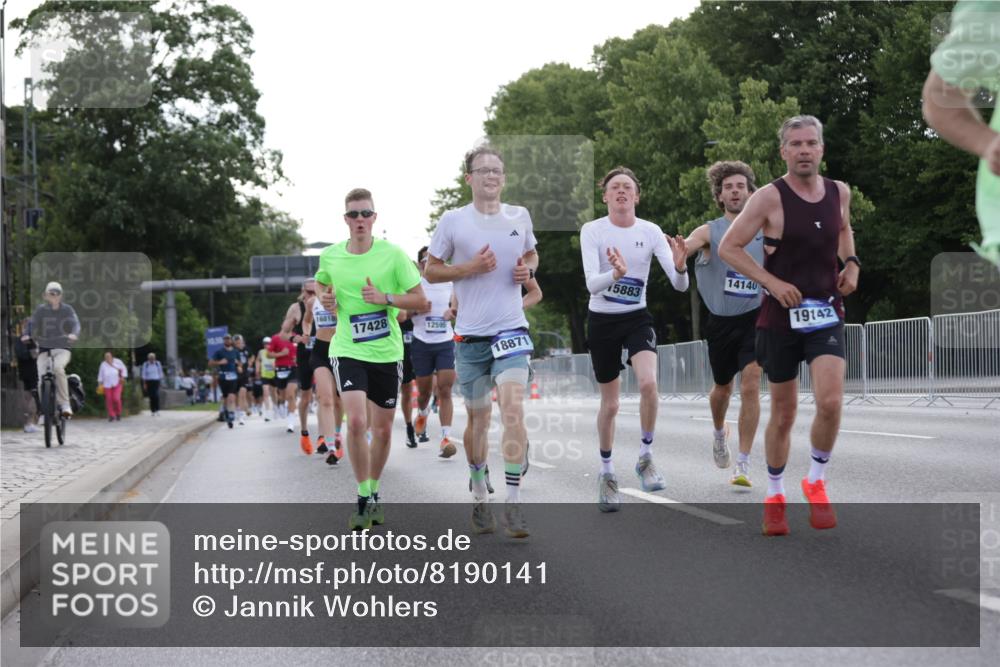 29.06.2025 - hella hamburg halbmarathon Jannik Wohlers http://msf.ph/oto/8190141 29.06.2025 09:44:41 Lombardsbrücke 1827, 2746, 3201, 5269, 5367, 6619, 6781, 10156, 10486, 10848, 11169, 12595, 12900, 13838, 14140, 14164, 14289, 15883, 16377, 16508, 16713, 16818, 17428, 17488, 18737, 18837, 18871, 18874, 19142 meine-sportfotos.de