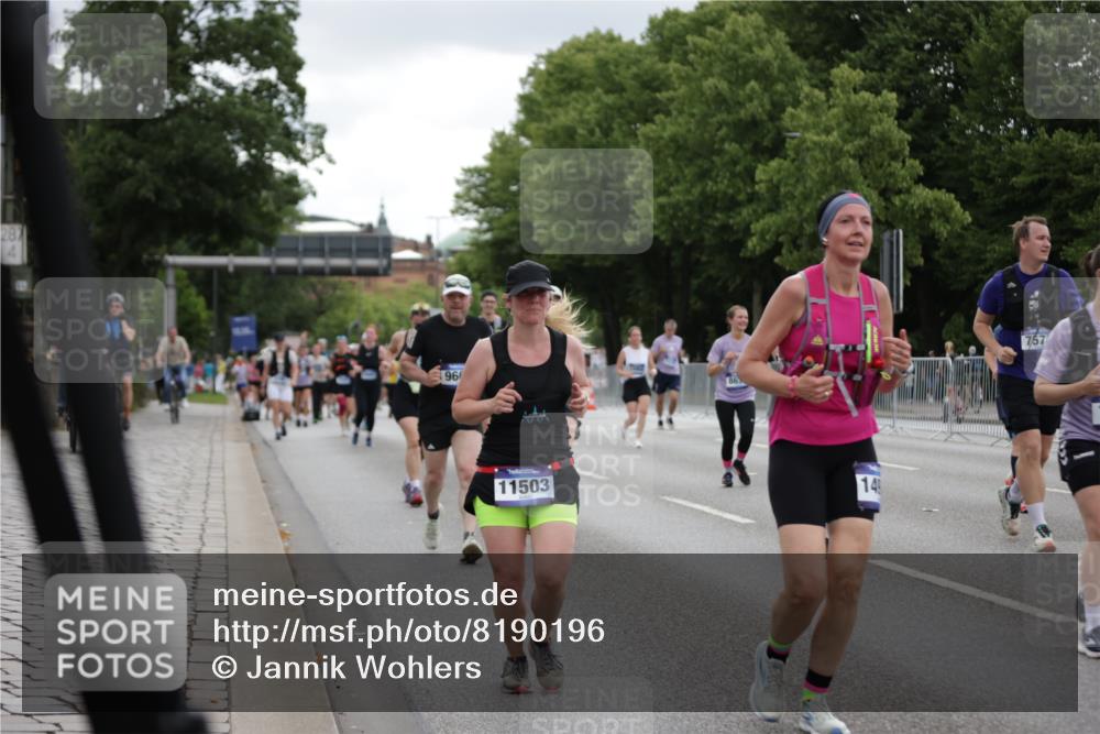 29.06.2025 - hella hamburg halbmarathon Jannik Wohlers http://msf.ph/oto/8190196 29.06.2025 11:12:48 Lombardsbrücke 1848, 2247, 2857, 3045, 3047, 3331, 3582, 3583, 3862, 4675, 4688, 5078, 5130, 5330, 5335, 5441, 6398, 7568, 7574, 7806, 8331, 8510, 8634, 8785, 8836, 9263, 9334, 9399, 9669, 9909, 10681, 11289, 11503, 12225, 13591, 14954, 14998, 15335, 15667, 15670, 15711, 15814, 16610, 17235, 18608, 19123 meine-sportfotos.de