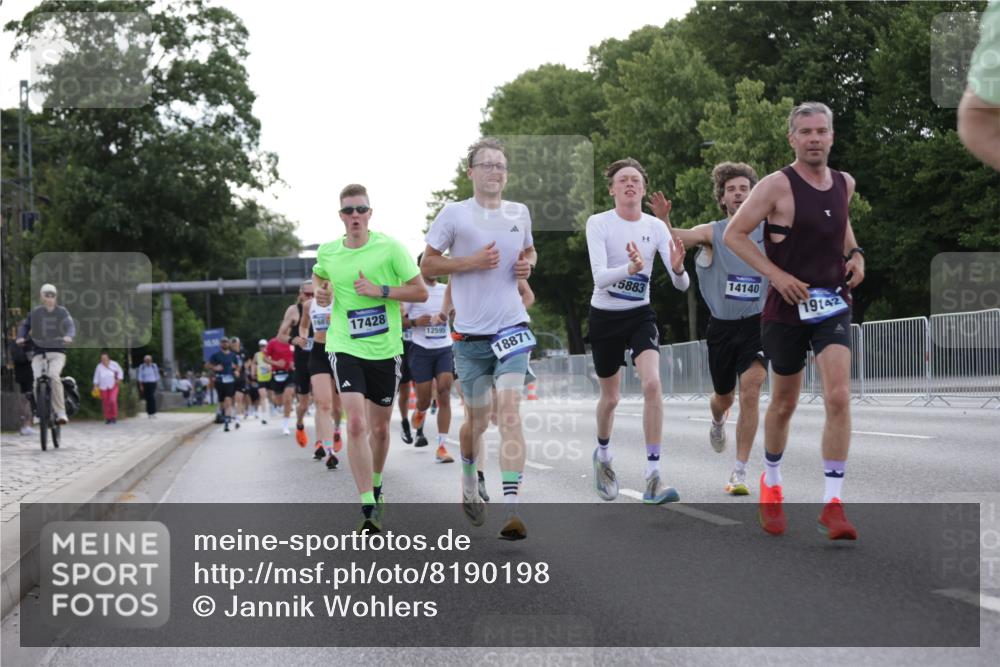 29.06.2025 - hella hamburg halbmarathon Jannik Wohlers http://msf.ph/oto/8190198 29.06.2025 09:44:41 Lombardsbrücke 1827, 2746, 3201, 5269, 5367, 6619, 6781, 10156, 10486, 10848, 11169, 12595, 12900, 13838, 14140, 14164, 14289, 15883, 16377, 16508, 16713, 16818, 17428, 17488, 18737, 18837, 18871, 18874, 19142 meine-sportfotos.de